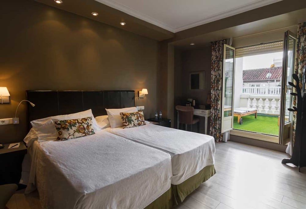 undefined Hotel Moderno Puerta del Sol 7