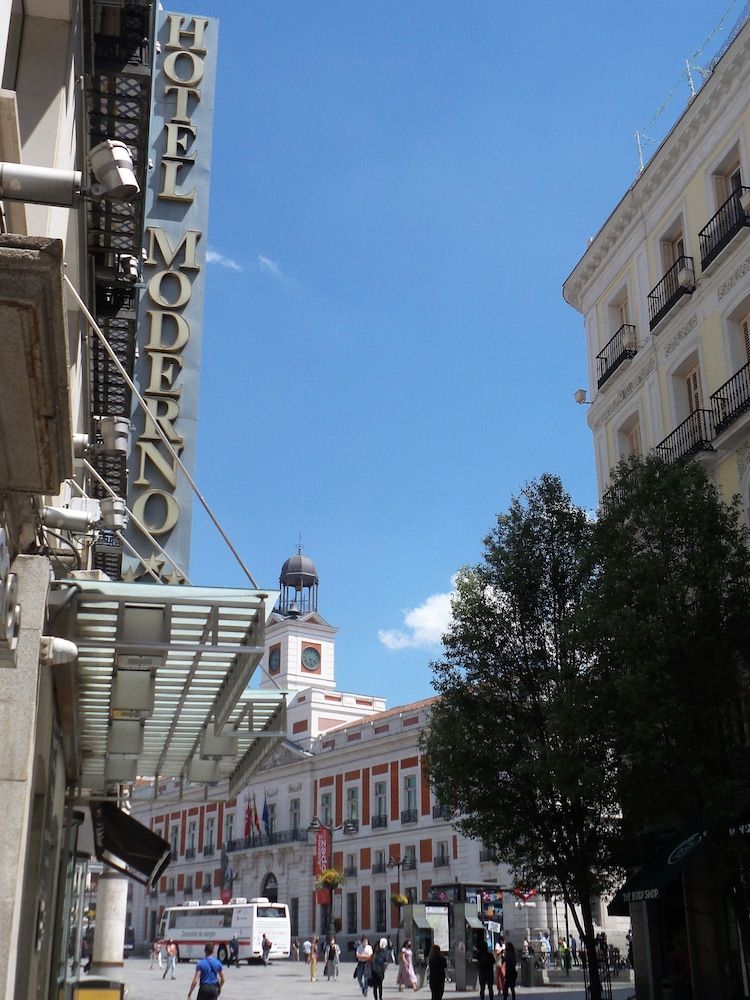 undefined Hotel Moderno Puerta del Sol 4