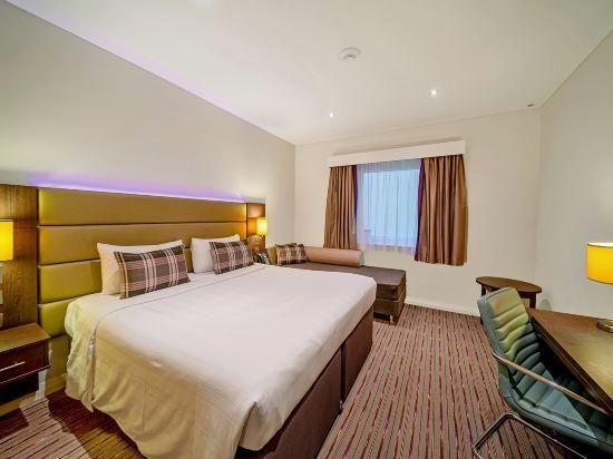 Premier Inn Dubai Al Jaddaf - An Emirates Group Company Family Room - Non Smoking