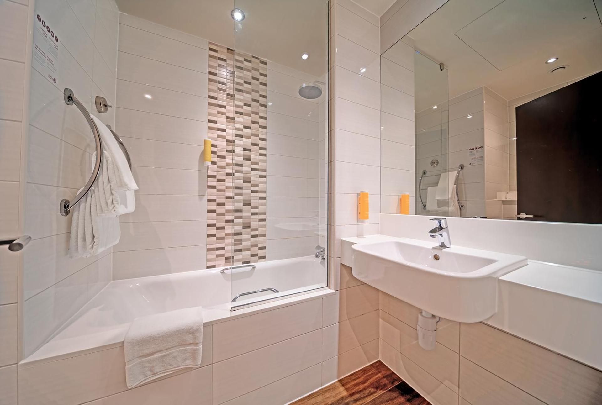Premier Inn Dubai Al Jaddaf - An Emirates Group Company Non-Smoking - Twin Room - Free Shuttle to Festival City Mall 3