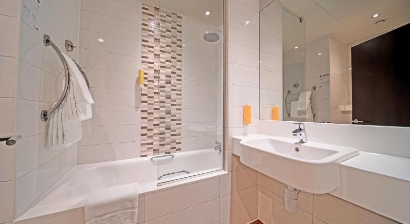 Premier Inn Dubai Al Jaddaf - An Emirates Group Company Family Room - Non Smoking 7