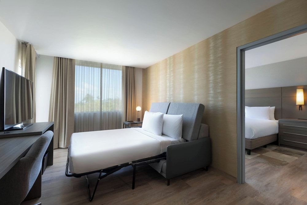Suite, 2 Bedrooms, Balcony