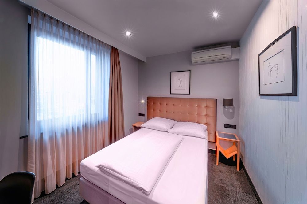 undefined Hotel Cult 3