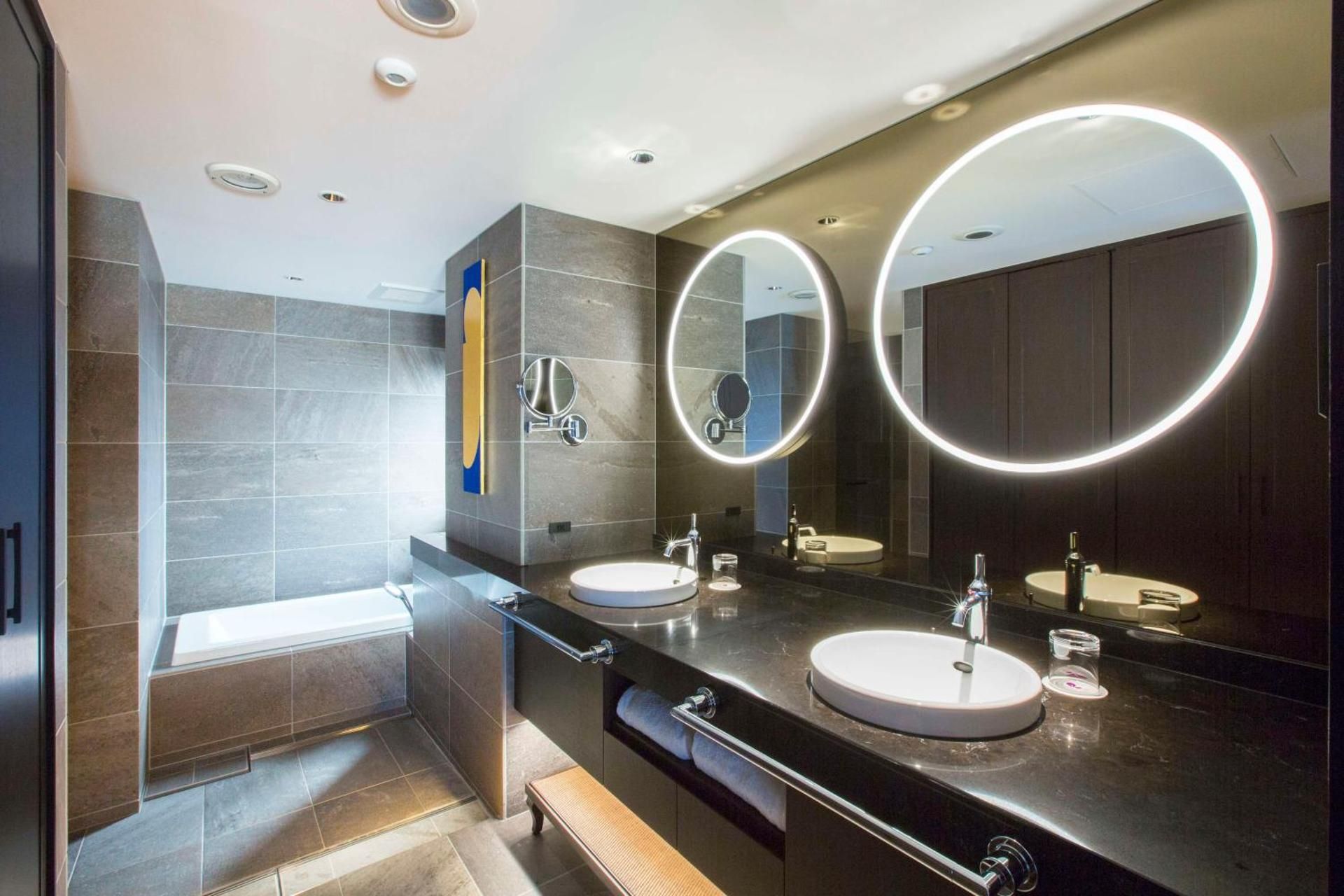 1 King Suite