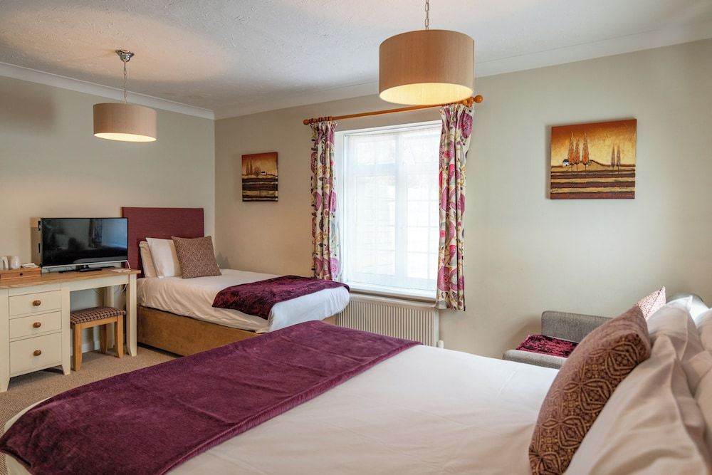 The Avon Causeway Hotel Family Room, 1 Bedroom, Ensuite 3