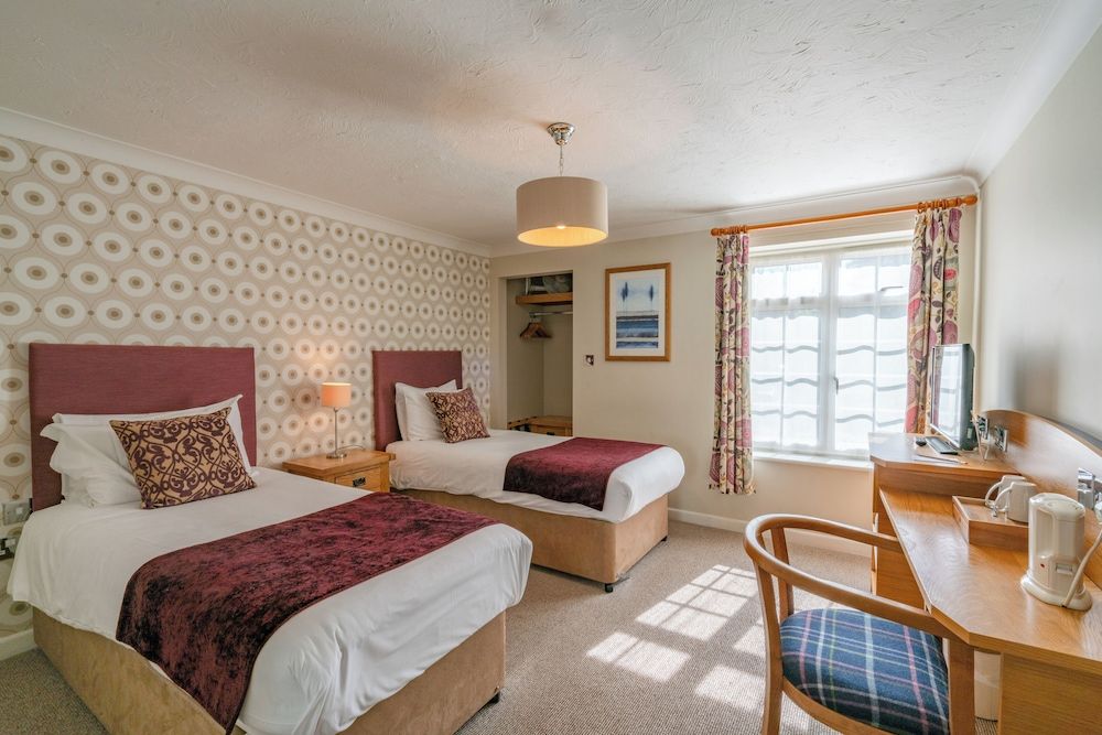 The Avon Causeway Hotel Standard Twin Room, Ensuite 2