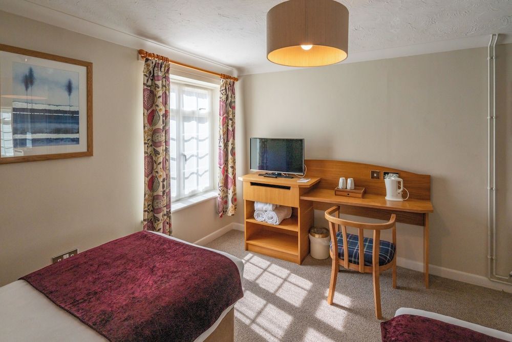 The Avon Causeway Hotel Standard Twin Room, Ensuite 7