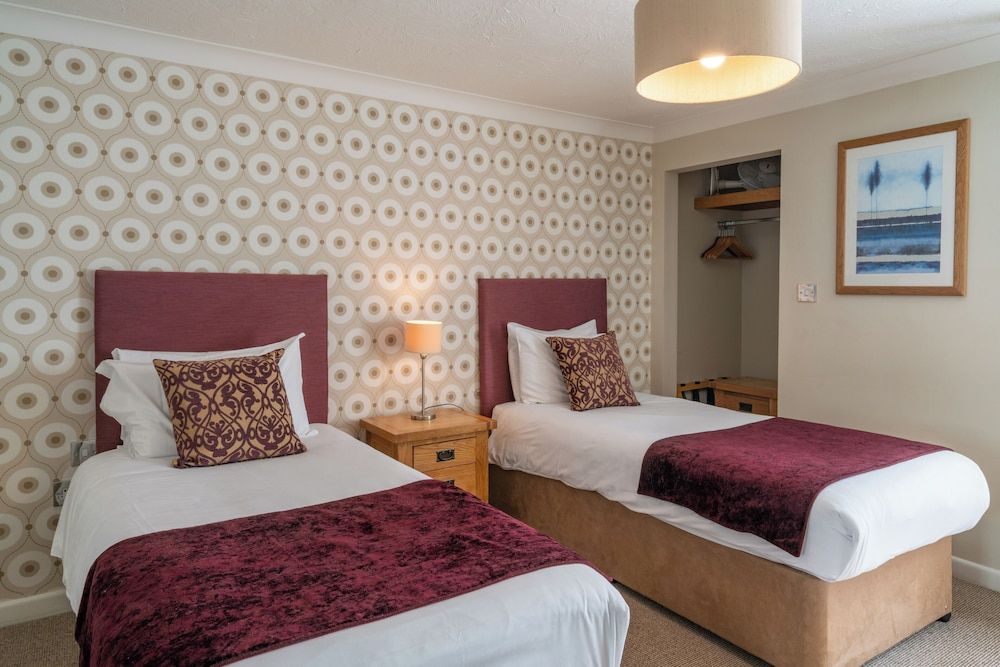 The Avon Causeway Hotel Standard Twin Room, Ensuite 3