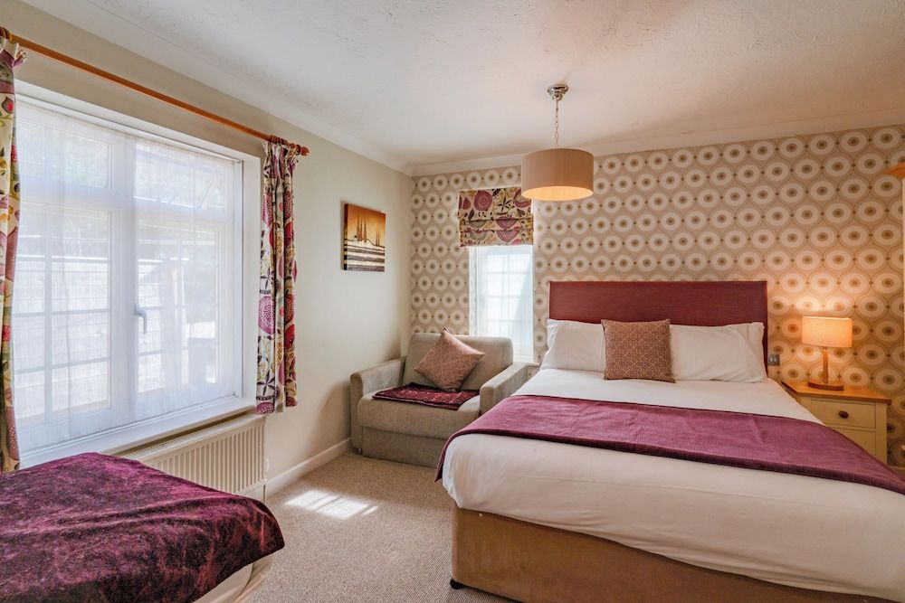 The Avon Causeway Hotel Family Room, 1 Bedroom, Ensuite 4