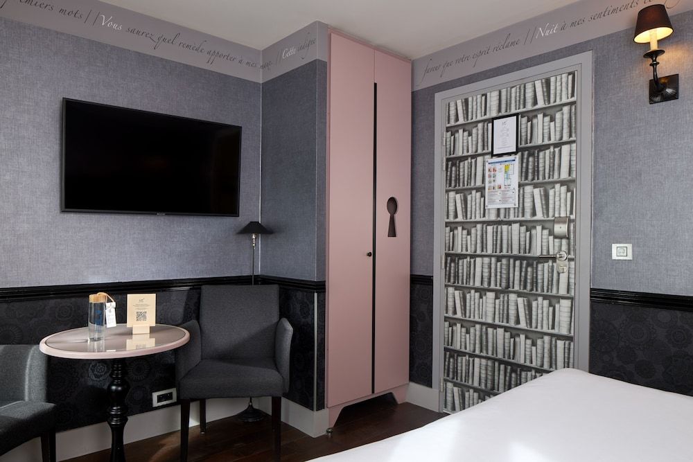 Les Plumes Hôtel Paris Classic Double Room 6