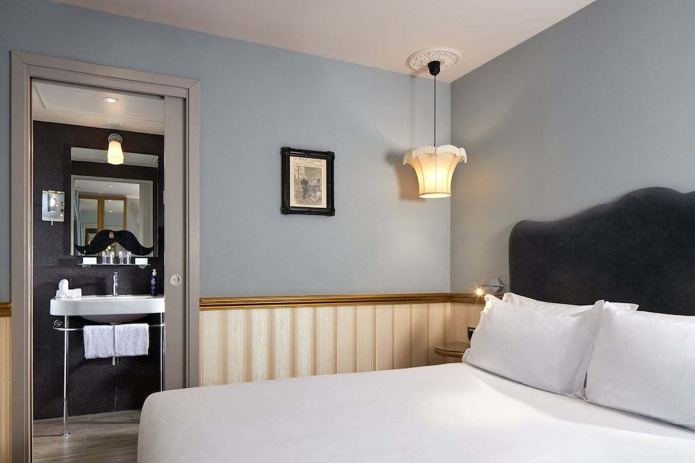 Les Plumes Hôtel Paris Classic Double Room 5