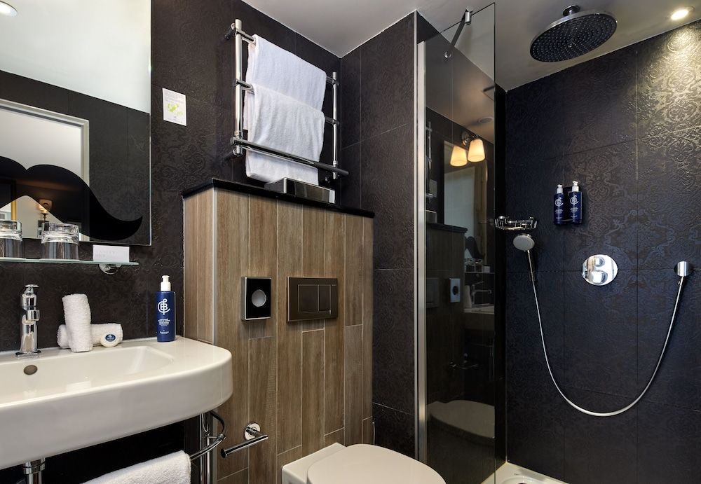 Les Plumes Hôtel Paris Classic Double Room 10