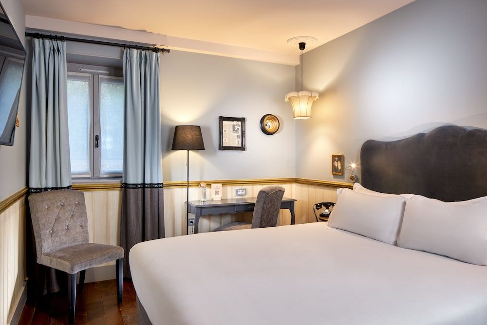 Les Plumes Hôtel Paris Classic Double Room 8
