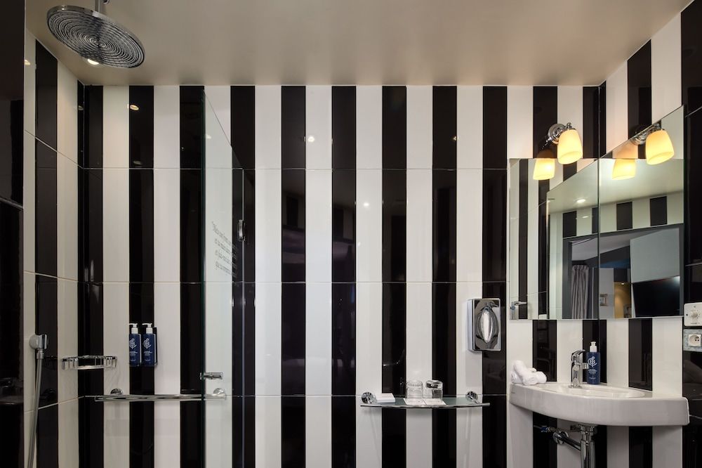 Les Plumes Hôtel Paris Classic Double Room 11