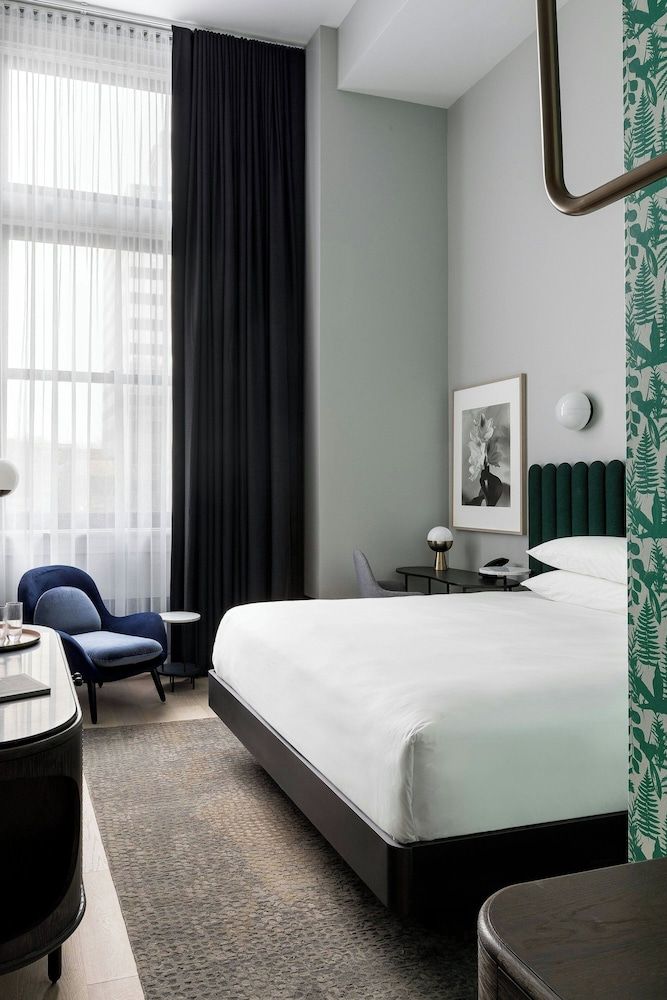 Deluxe Room, 1 King Bed, City View