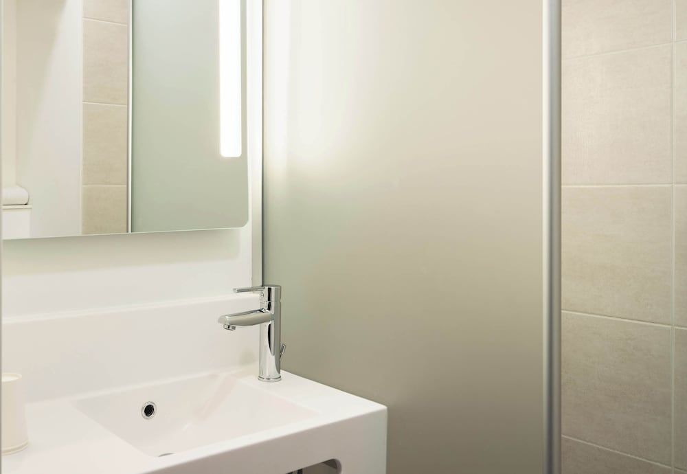 B&B HOTEL Paris Porte de Bagnolet Double Room 6