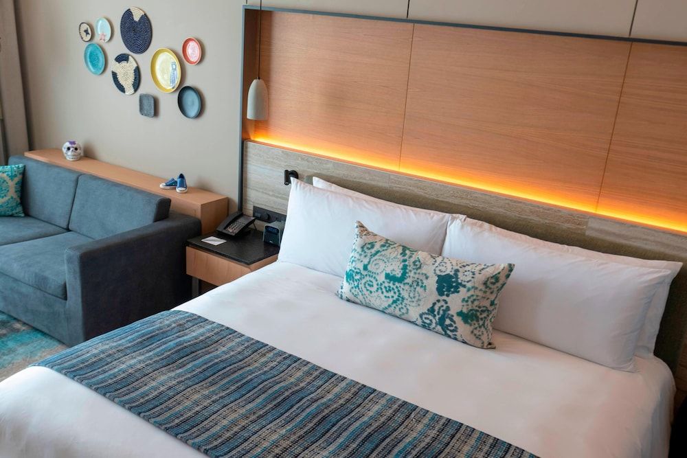 Renaissance Cancun Resort & Marina Deluxe Room, 1 King Bed with Sofa bed, Non Smoking, Balcony 5