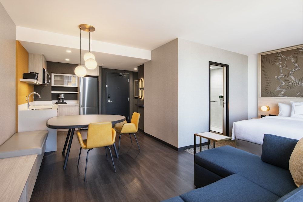 Residence Inn by Marriott Calgary Downtown/Beltline District Studio, 1 King Bed 2