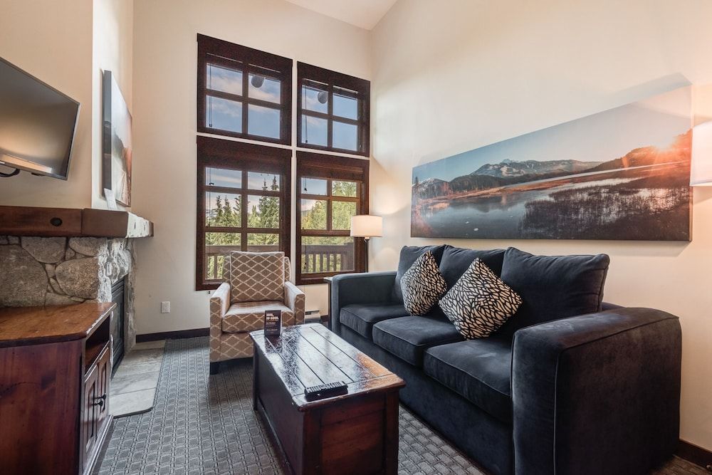 Blackcomb Springs Suites by CLIQUE Premium Studio Suite, Kitchen 5