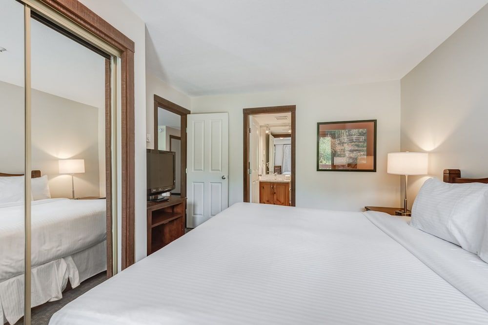 Blackcomb Springs Suites by CLIQUE Family Suite, 2 Bedrooms, Kitchen