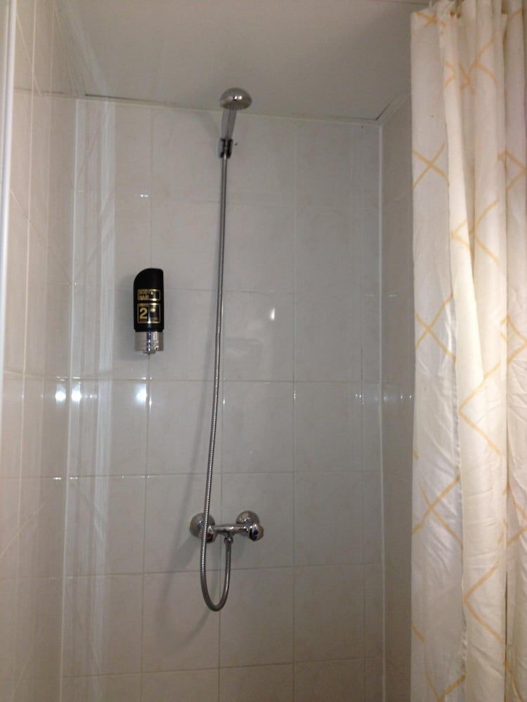 Hotel Continental Amsterdam Basic Quadruple Room, Shared Bathroom 4