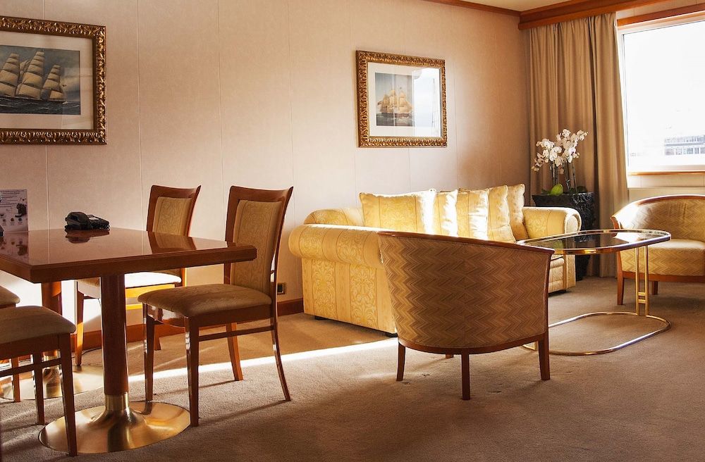 undefined Sunborn London 4