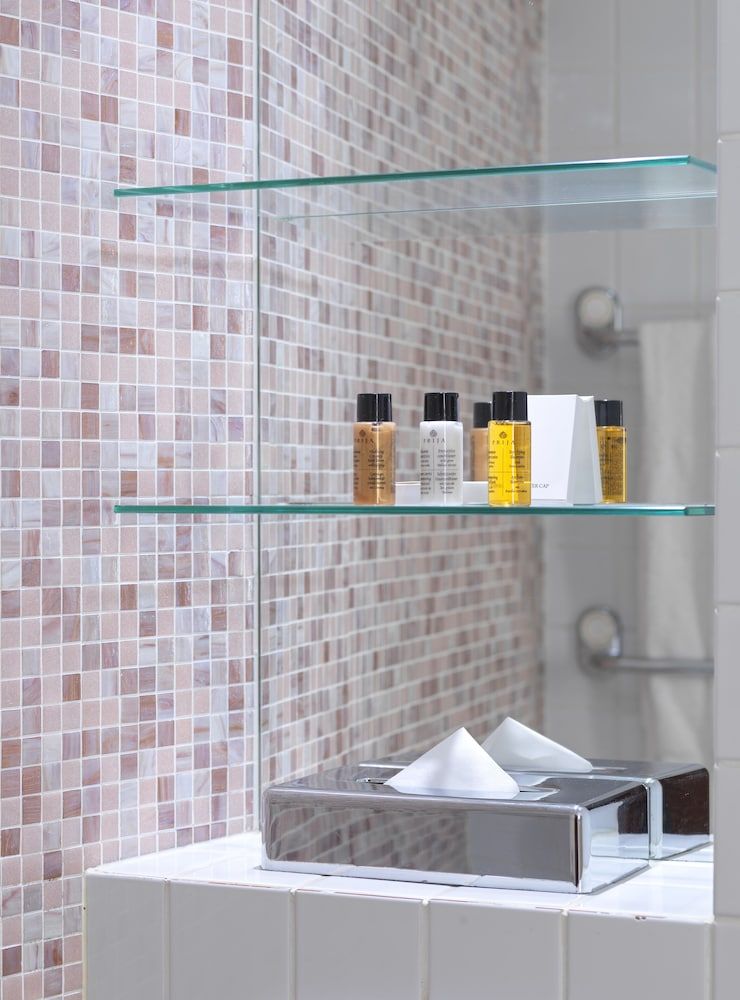 Sunborn London Classic Room, River View 2