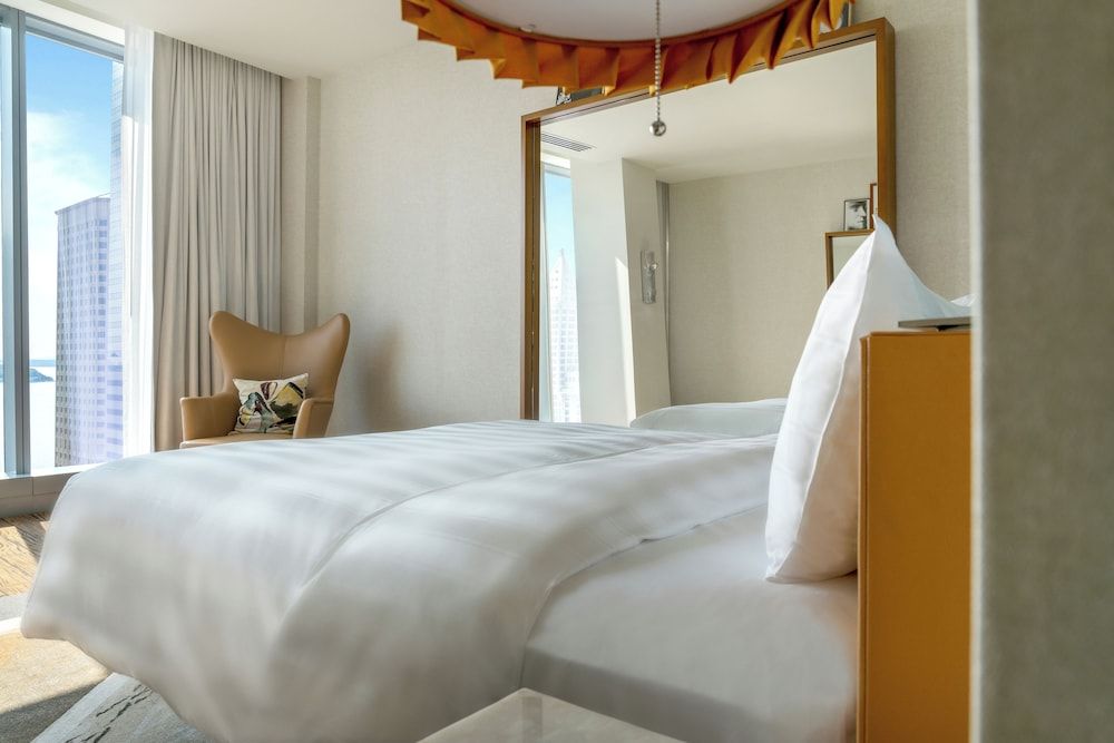 Lotte Hotel Seattle Superior Room, 1 King Bed, City View