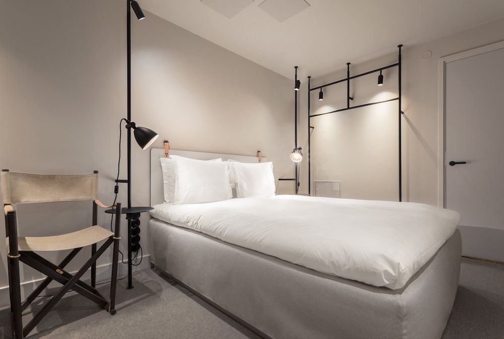 Room - Sleep Deeper, No Window - 1 Double Bed