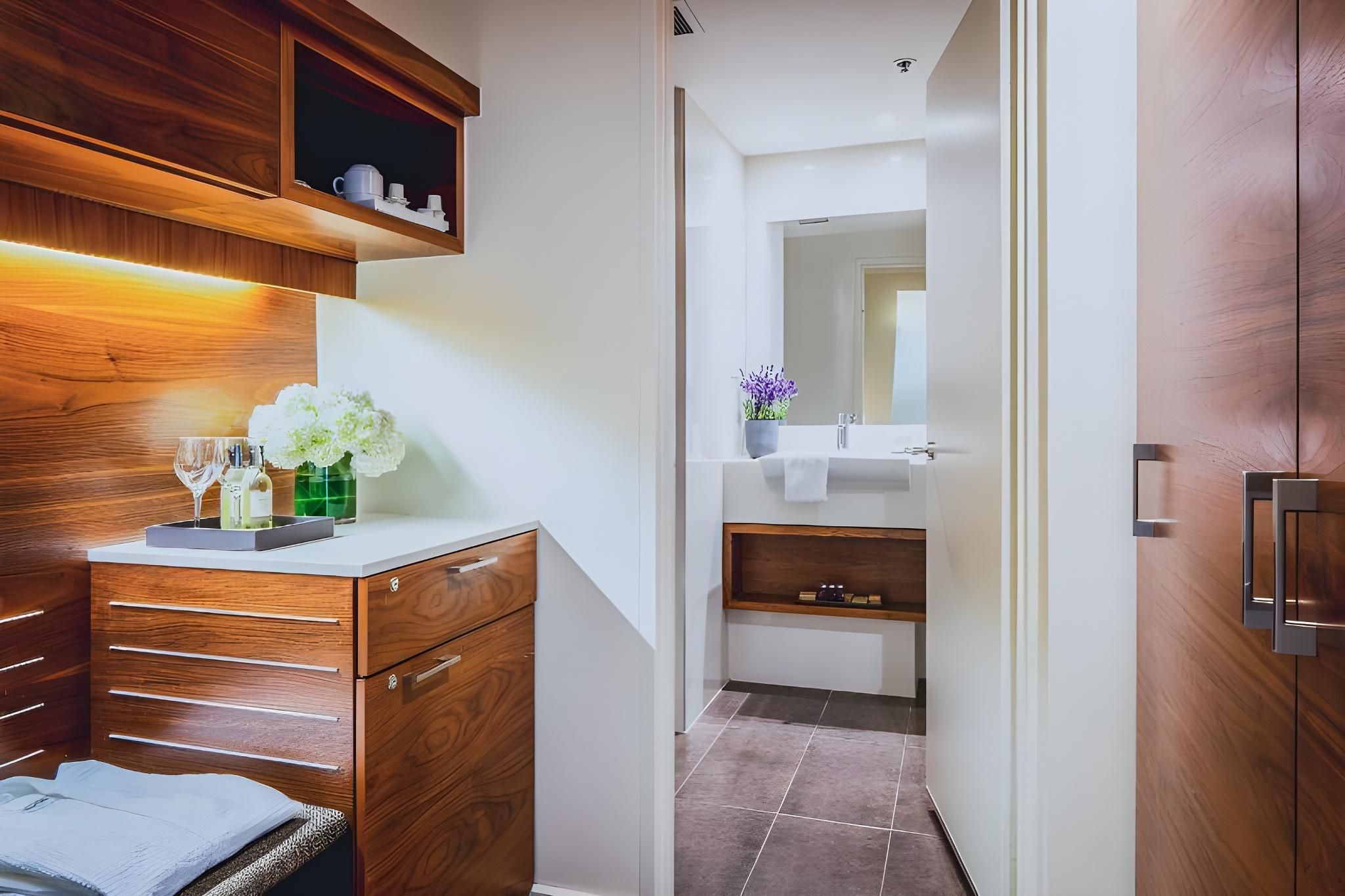 View Melbourne Standard Queen 3