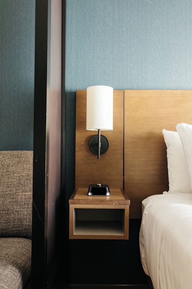 Hyatt Place Phoenix / Downtown Room, 1 King Bed with Sofa bed, Accessible, Bathtub 4