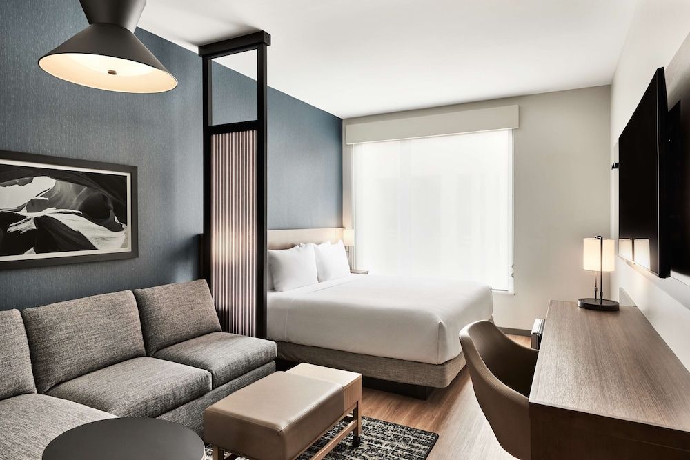 undefined Hyatt Place Phoenix / Downtown 4