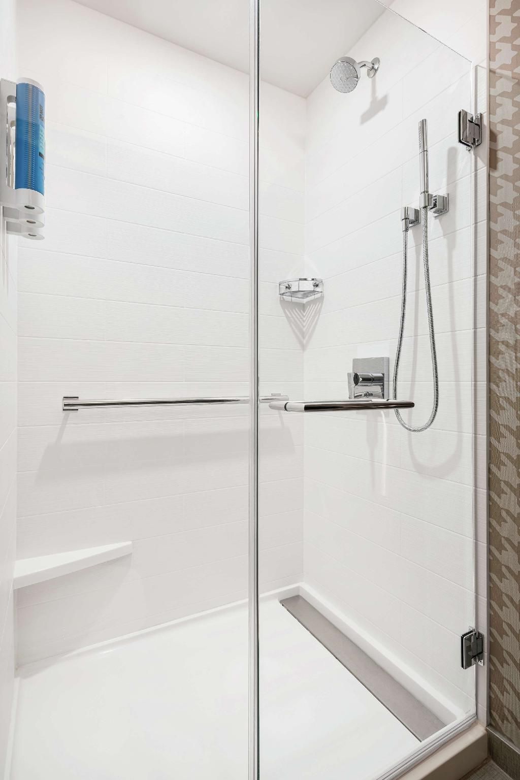 2 Queen Beds Studio City View