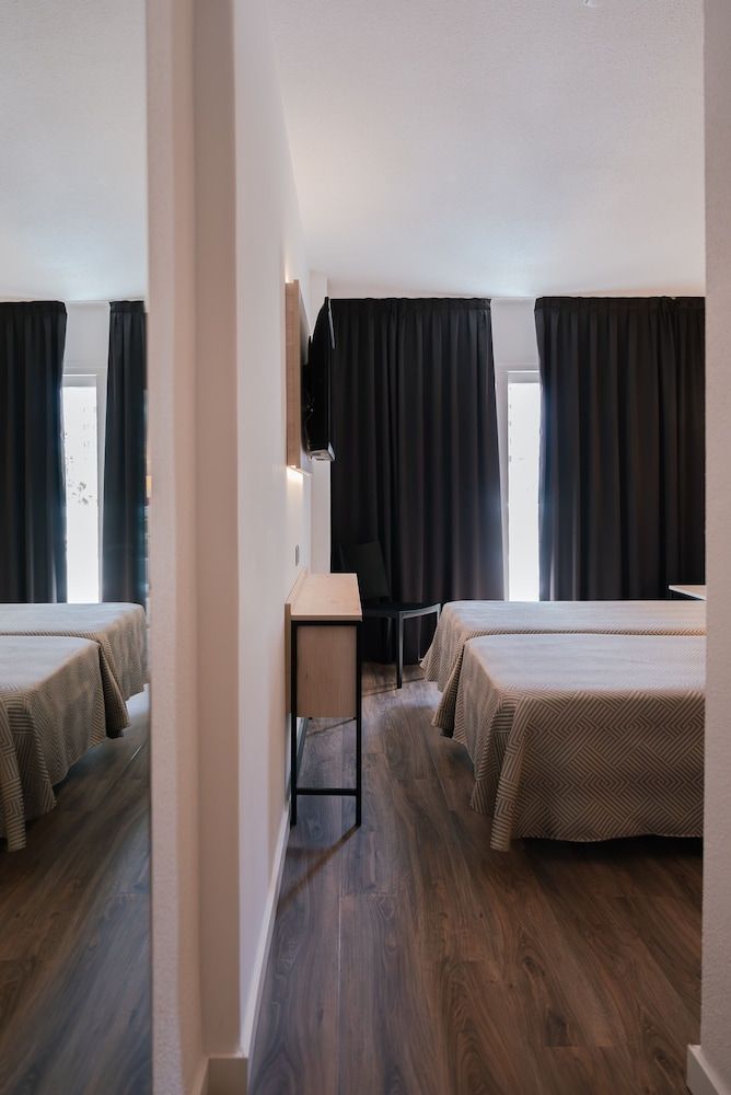 Double Room (2 Adults)