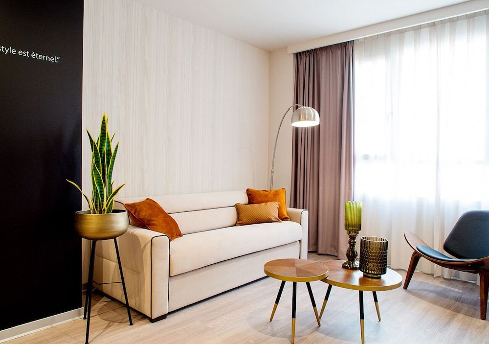 Voghe Premium Flats Studio (Pret a Porter) 20