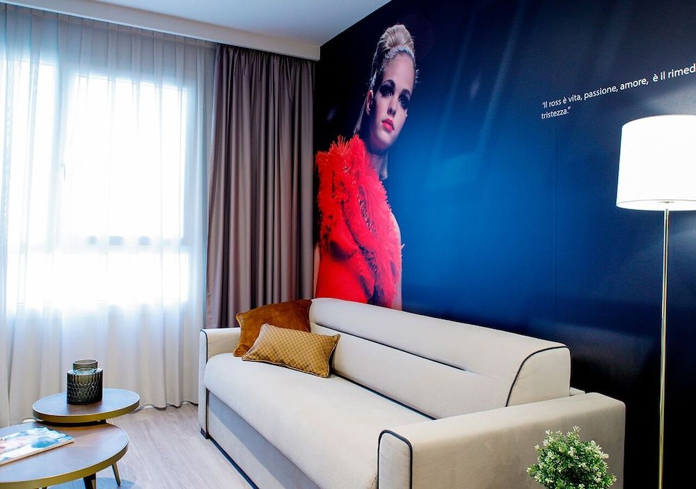 Voghe Premium Flats Studio (Pret a Porter) 18