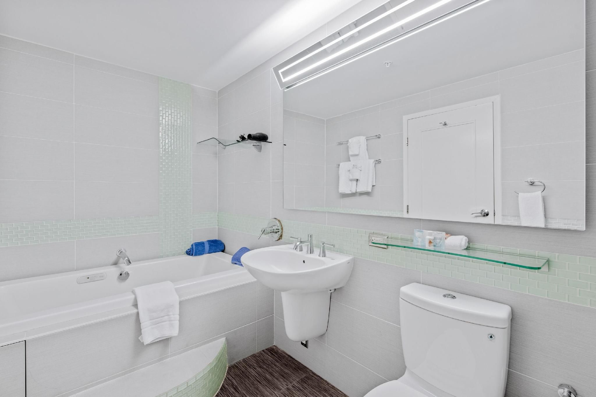 Casey Key Resorts - Mainland Deluxe King Suite 4