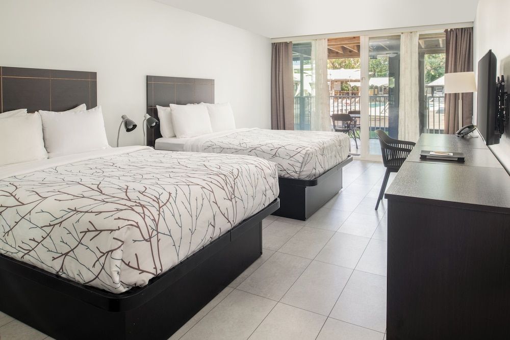 Casey Key Resorts - Mainland Premium Pool View Double Queen