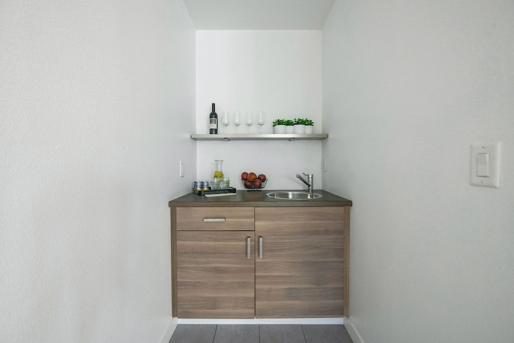 Casey Key Resorts - Mainland Deluxe King Room 9