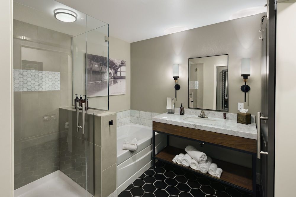 Oxford Suites Paso Robles 2 Queen Suite 5