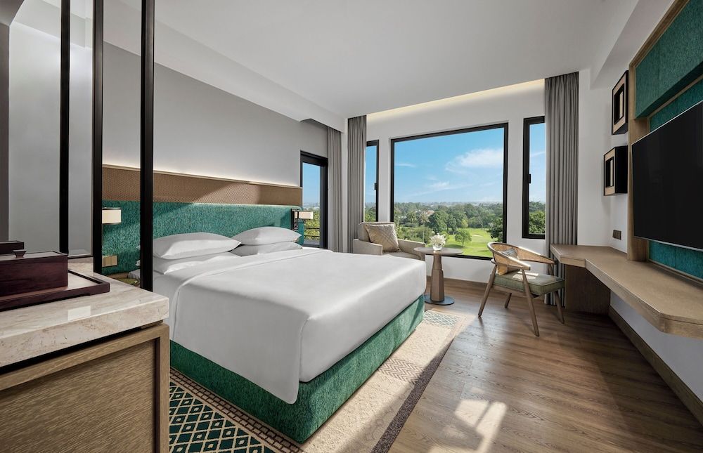 Hyatt Regency Yogyakarta Premier Room, 1 King Bed, Balcony, Golf View 2