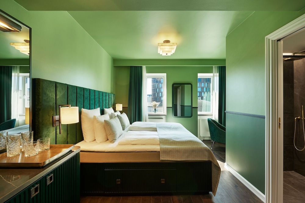 undefined WIDE Hotel 4