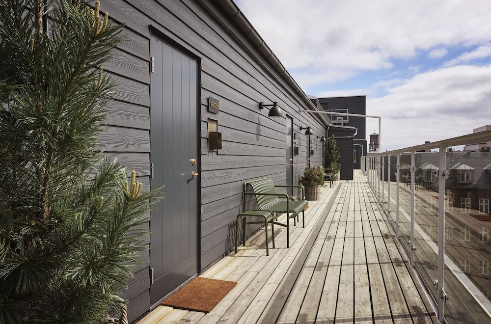 undefined WIDE Hotel 6