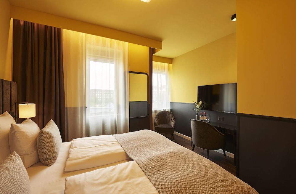 undefined WIDE Hotel 9