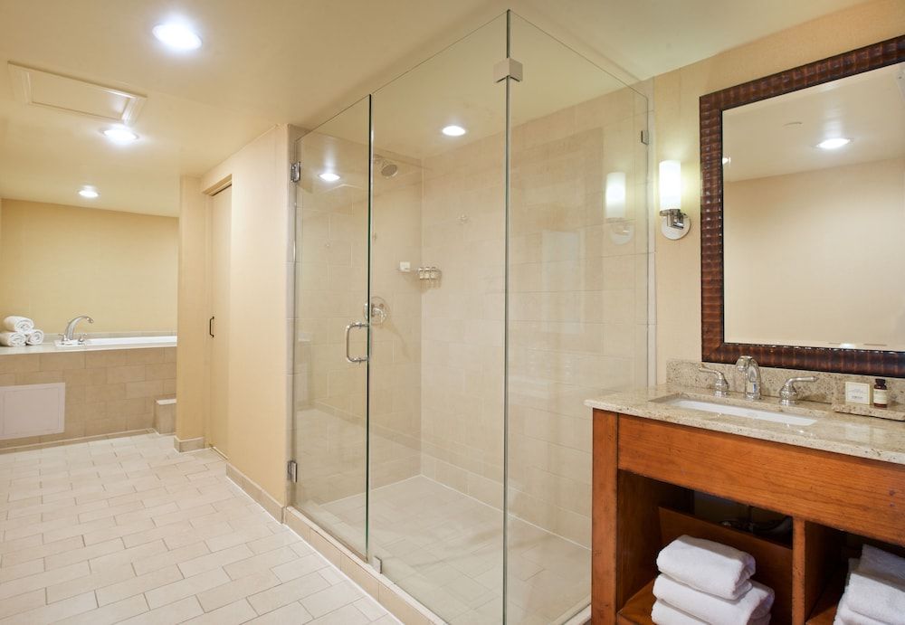 Lake Arrowhead Resort and Spa Suite, 1 King Bed, Balcony, Lakeside (Corner) 3