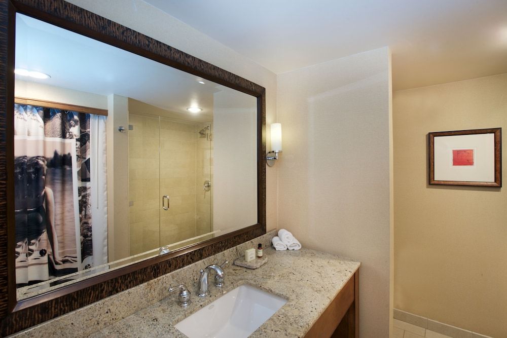 Lake Arrowhead Resort and Spa Room, 1 King Bed with Sofa bed, Balcony, Lakeside 3