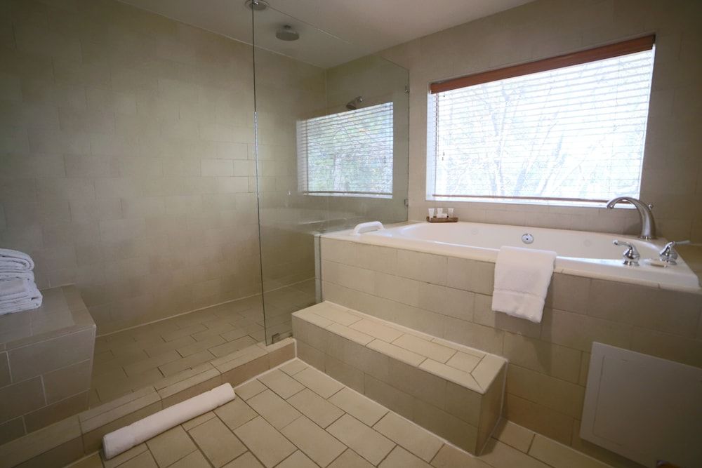 Suite, 1 King Bed, Balcony, Lakeside (SPA)