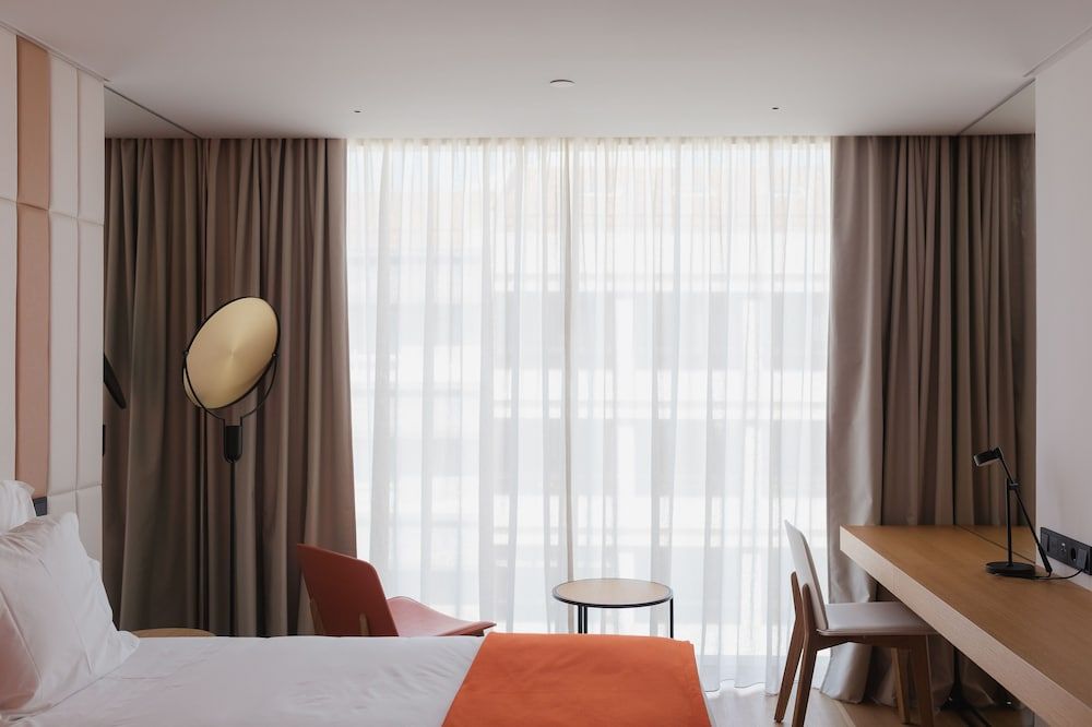 Lumen Hotel & The Lisbon Light Show Deluxe Double Room, City View 7