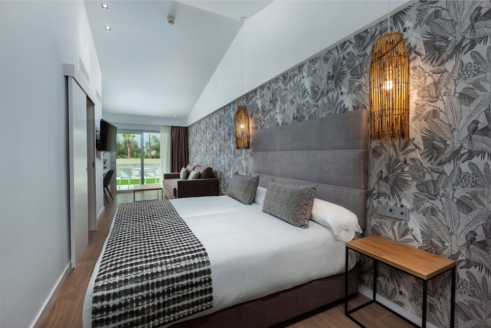 Junior Suite, Terrace, Pool View