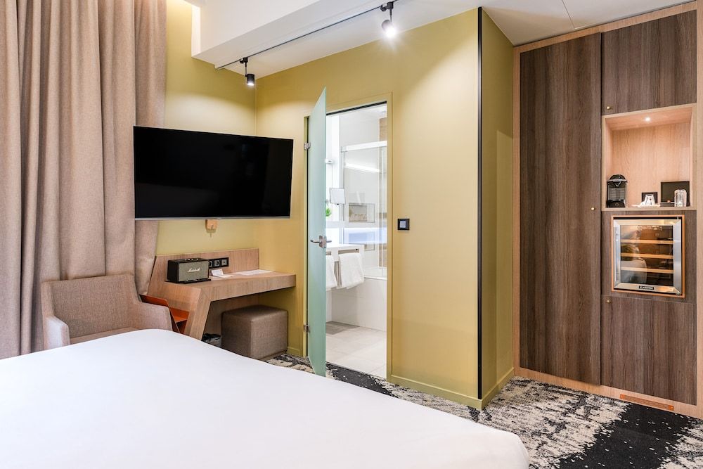 Hotel B55 Classic Double or Twin Room, With Shower 7